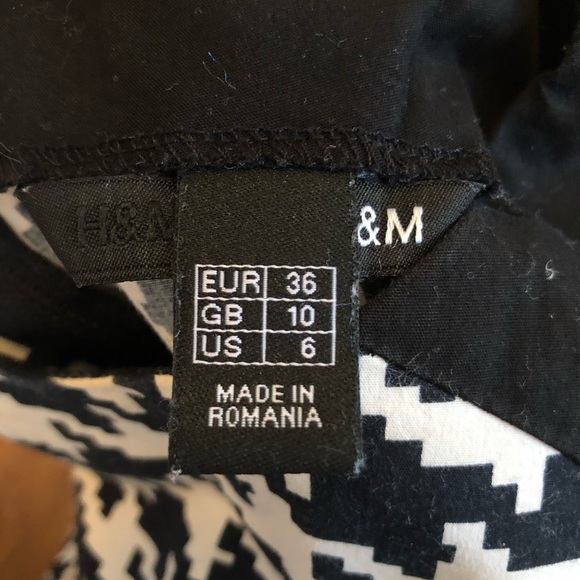 H&M black and white cubic blouse - Picture 4 of 4